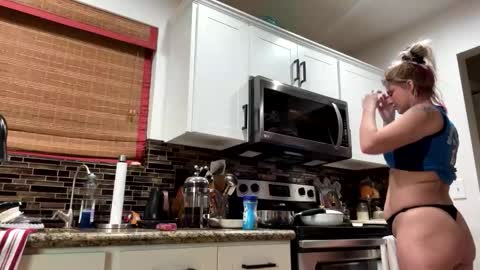 kkayla132 online show from December 17, 8:26 pm