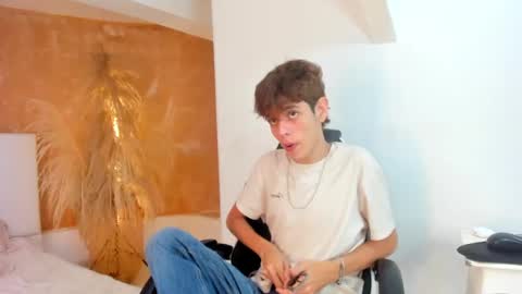 Snapshot of klaus_sunrise_xx chatting on January 26, 11:29 pm KLAUS online show from January 26, 11:29 pm