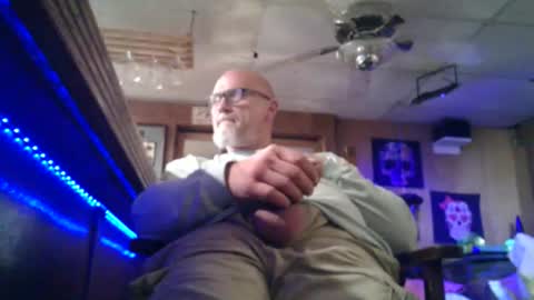 MrKleeen online show from April 12, 10:31 am