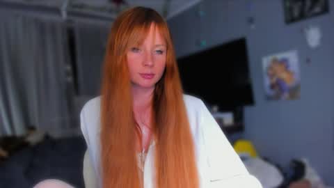 Snapshot of klementinagirl chatting on May 15, 9:00 pm Klementinafanslyklementina6661 online show from May 15, 9:00 pm