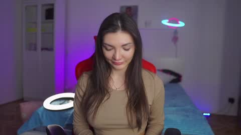 Alice online show from December 5, 8:44 pm