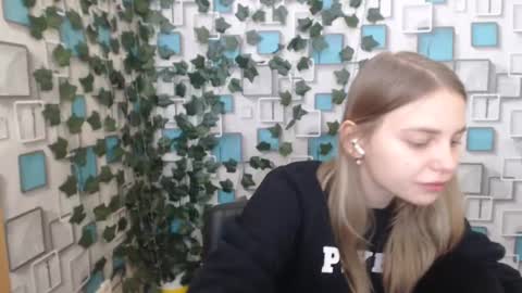 klerkarina online show from February 19, 6:22 am