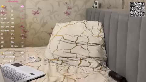 Louise and Mark online show from December 14, 8:13 pm