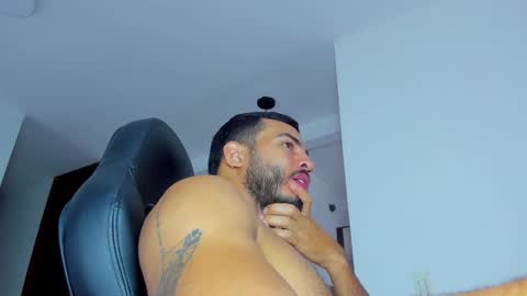 Snapshot of klinsmannwalton chatting on November 1, 12:18 pm klinsmannwalton online show from November 1, 12:18 pm