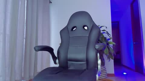 Snapshot of klinsmannwalton chatting on November 3, 11:22 am klinsmannwalton online show from November 3, 11:22 am