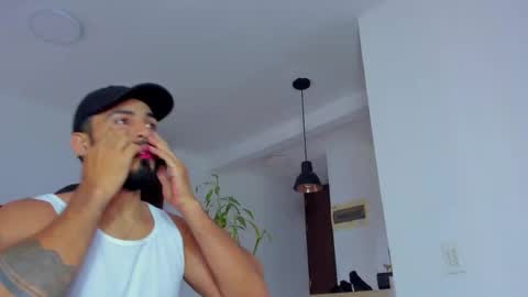 Snapshot of klinsmannwalton chatting on November 9, 12:03 pm klinsmannwalton online show from November 9, 12:03 pm