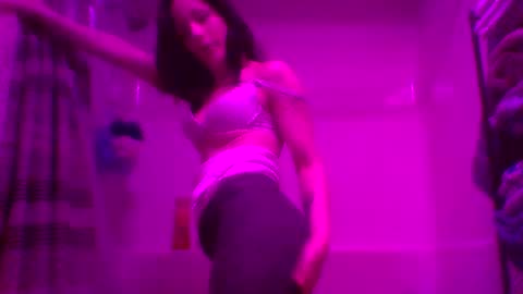 Snapshot of klitzgirl6969 chatting on December 12, 5:52 am Sexy Lil Native88 online show from December 12, 5:52 am