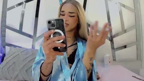 Snapshot of kloe_hh chatting on February 15, 8:02 am Kloe online show from February 15, 8:02 am