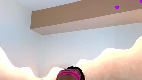 K L O E online show from October 20, 12:16 pm