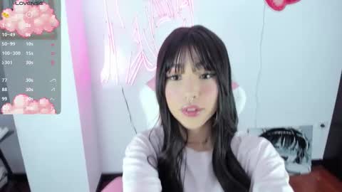 Snapshot of kloeking_ chatting on February 12, 3:45 am kloe online show from February 12, 3:45 am