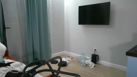 Snapshot of knotsiemens chatting on February 6, 4:06 am Adam online show from February 6, 4:06 am