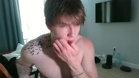 Snapshot of knotsiemens chatting on February 16, 11:28 am Adam online show from February 16, 11:28 am