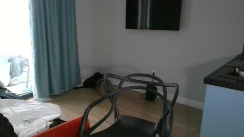 Snapshot of knotsiemens chatting on February 26, 1:43 pm Adam online show from February 26, 1:43 pm