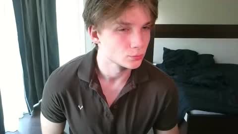 Snapshot of knotsiemens chatting on July 18, 9:57 am Adam online show from July 18, 9:57 am