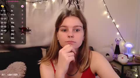 Snapshot of komorebbi chatting on December 10, 10:47 pm Marta online show from December 10, 10:47 pm