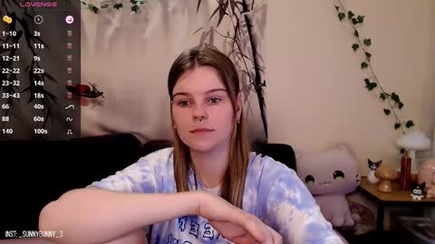 Snapshot of komorebbi chatting on March 8, 10:45 pm Marta online show from March 8, 10:45 pm