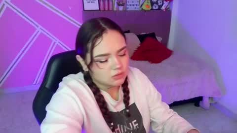 Snapshot of koning_moretti chatting on July 11, 2:03 am camila online show from July 11, 2:03 am