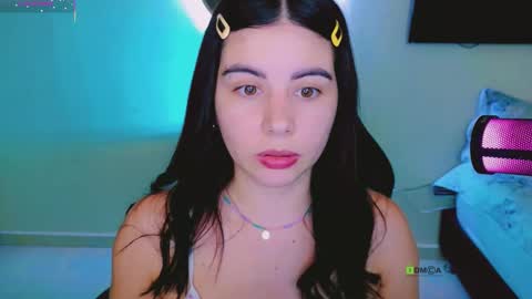 YINI online show from December 15, 4:17 am