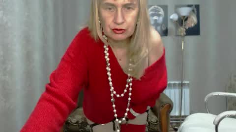 Snapshot of koroleva70 chatting on October 1, 5:30 pm VIKA online show from October 1, 5:30 pm