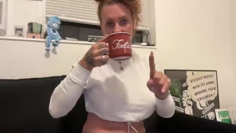 Snapshot of koyoteej chatting on February 20, 2:41 am koyoteej online show from February 20, 2:41 am