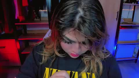 Khloe online show from December 18, 1:22 am