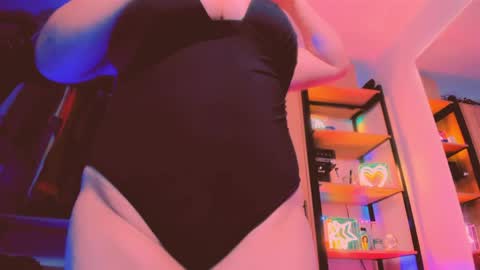 Khloe online show from April 9, 11:43 pm