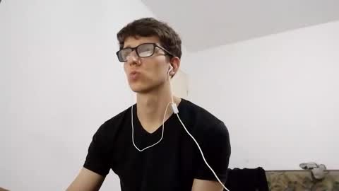 Facu online show from December 15, 10:50 am