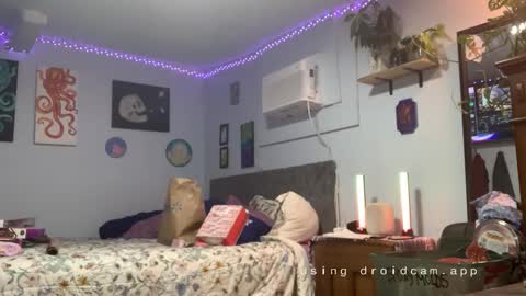 kreamyk420 online show from December 23, 7:17 am