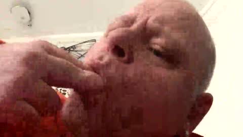 Snapshot of kreolsk34 chatting on June 28, 10:27 pm kreolsk34 online show from June 28, 10:27 pm