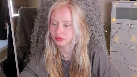 kris_grant online show from October 14, 10:38 am