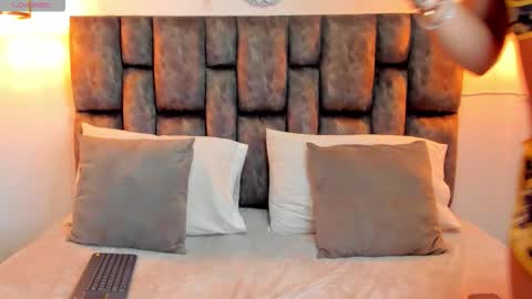 kris_kane1 online show from January 18, 11:08 pm