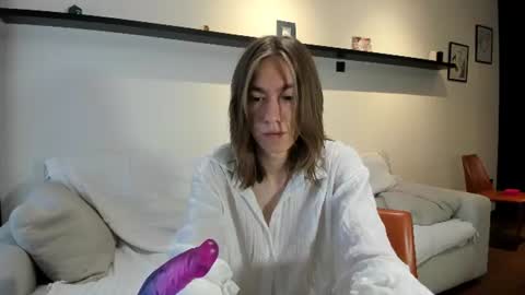 Snapshot of krisfemboy chatting on July 21, 1:57 pm krisfemboy online show from July 21, 1:57 pm