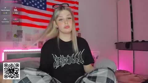 Snapshot of krisi_myrr chatting on December 3, 12:47 pm Kristina3 online show from December 3, 12:47 pm