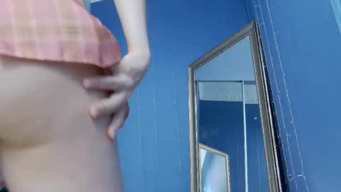 Snapshot of kriskras__ chatting on December 18, 5:24 am kriskras__ online show from December 18, 5:24 am