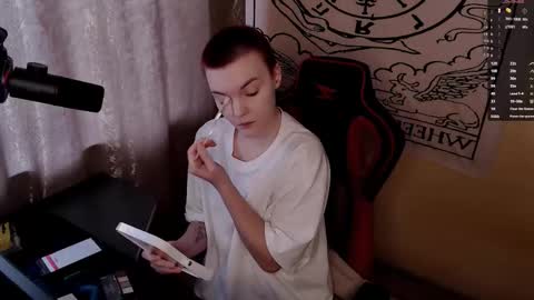 Snapshot of krisneal chatting on February 13, 9:16 am krisneal online show from February 13, 9:16 am