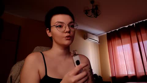 Snapshot of krisneal chatting on March 28, 9:20 am krisneal online show from March 28, 9:20 am