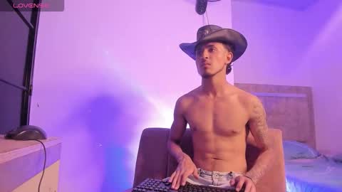 Snapshot of kriss_edwards chatting on November 2, 8:33 pm Kriss online show from November 2, 8:33 pm