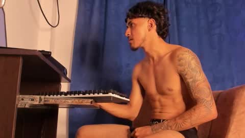 Snapshot of kriss_edwards chatting on December 14, 12:16 am Kriss online show from December 14, 12:16 am