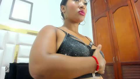 KRISSBROWN 1 online show from May 12, 1:30 pm