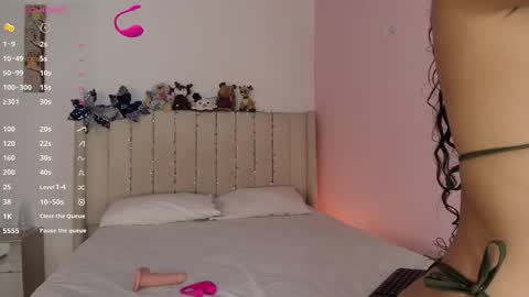 Snapshot of krissell_ chatting on December 19, 10:06 pm SammyKrissell online show from December 19, 10:06 pm