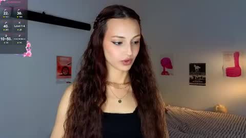 Snapshot of krisss__kisss chatting on July 7, 5:28 pm Kriss online show from July 7, 5:28 pm