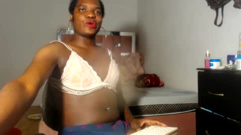 Snapshot of kristal_cox2 chatting on June 15, 10:06 am kristal_cox2 online show from June 15, 10:06 am