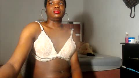 Snapshot of kristal_cox2 chatting on June 16, 11:24 am kristal_cox2 online show from June 16, 11:24 am