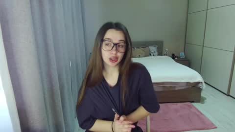 twitter    Annemarye 23 online show from March 17, 5:22 am