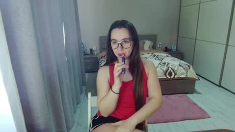 twitter    Annemarye 23 online show from April 5, 6:10 am