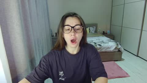 twitter    Annemarye 23 online show from April 9, 4:56 am