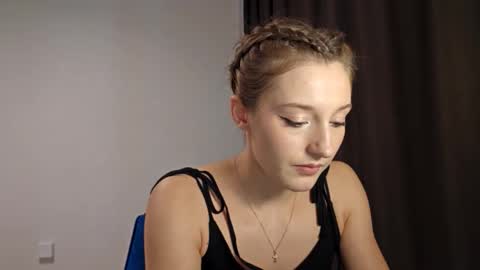 Snapshot of kristandaty chatting on February 9, 11:47 am kristandaty online show from February 9, 11:47 am