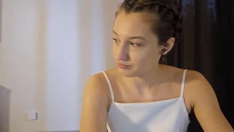 Snapshot of kristandaty chatting on February 22, 8:35 am kristandaty online show from February 22, 8:35 am