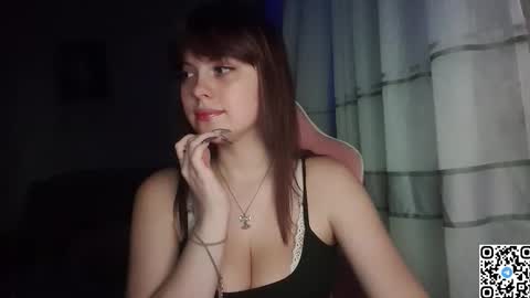 Snapshot of kristibloom chatting on October 19, 6:08 pm Christie online show from October 19, 6:08 pm