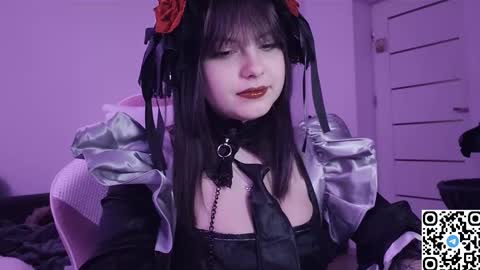 Snapshot of kristibloom chatting on November 19, 10:10 pm Christie online show from November 19, 10:10 pm